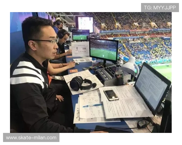 聚焦足球解说员与球星互动的精彩瞬间与独特视角分析