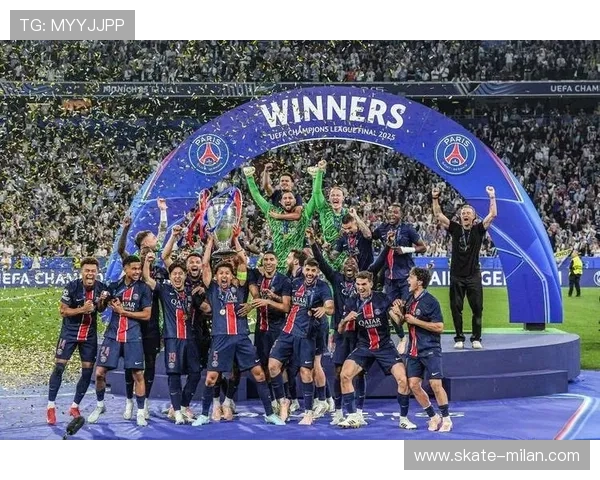 足球球星转发引爆热议掀起球迷互动狂潮推动赛事关注度提升